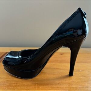 Stuart Weitzman black patent leather peep toe stilettos size 5.5